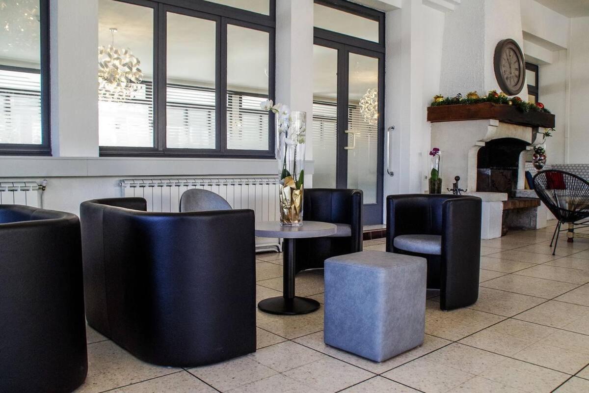 Hotel Le Robinson Beaucaire  Dış mekan fotoğraf